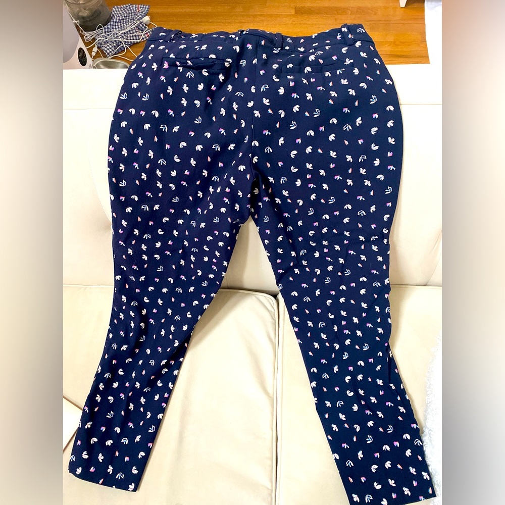 The Limited Extra Stretch Navy Blue Floral Ankle Pant Cropped Women’s Size 12